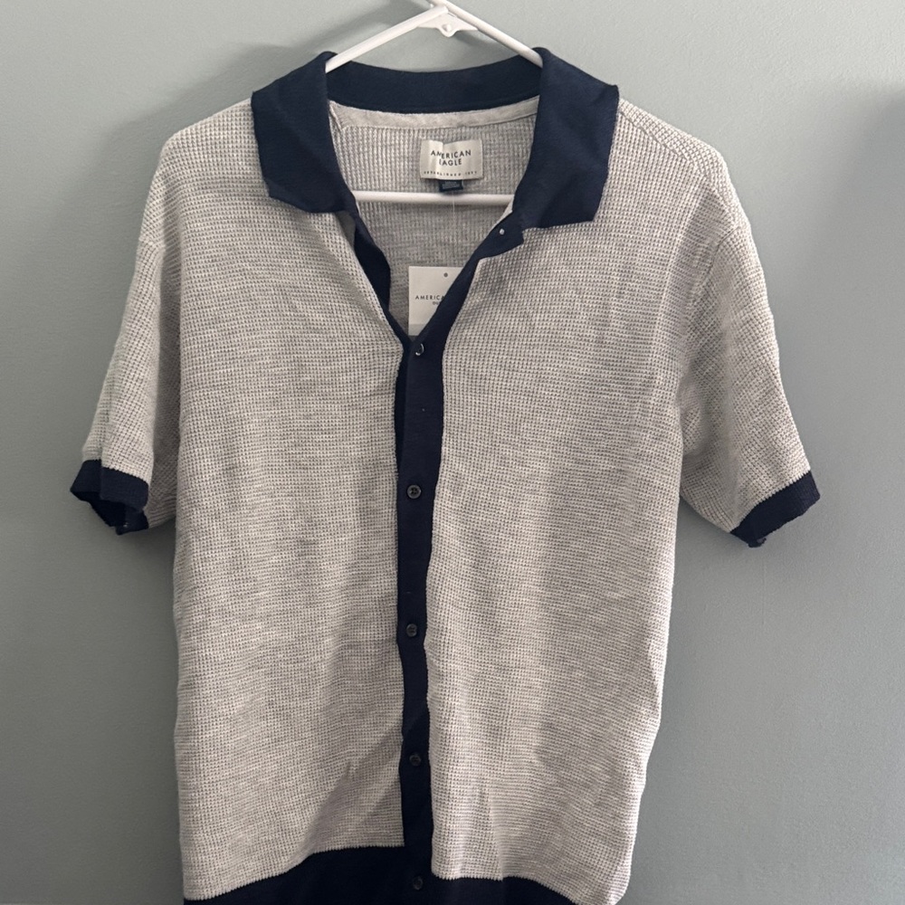 American Eagle Outfitters Men's Black and Gray Button-Down Shirt